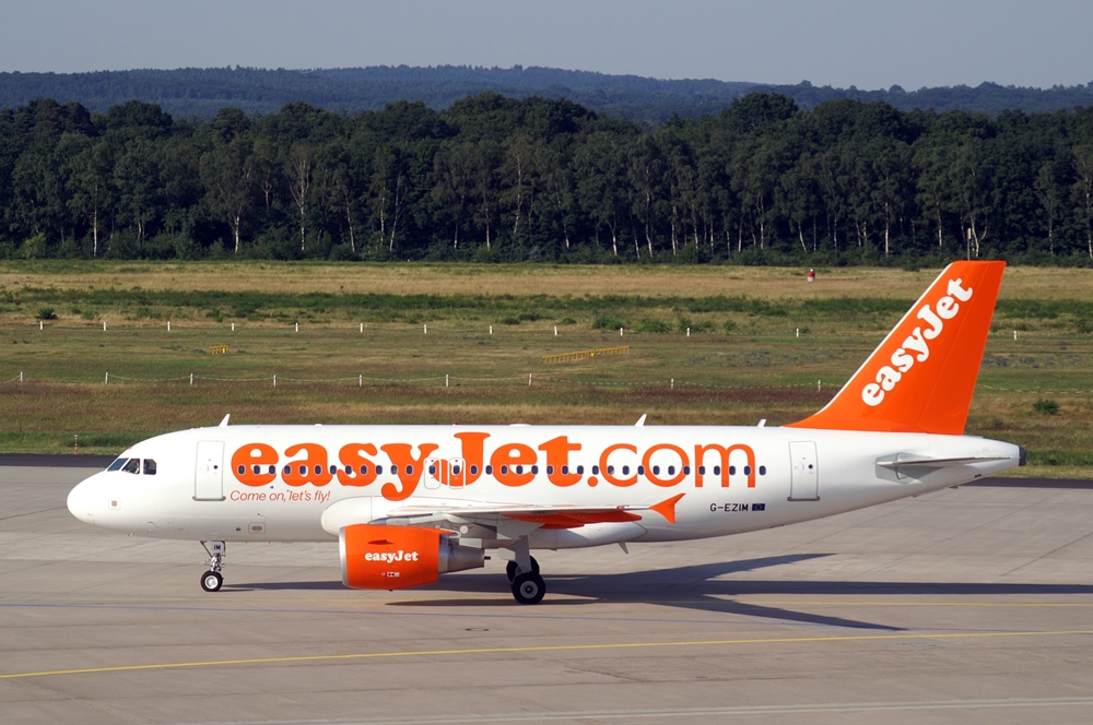 Flugzeugtyp: A319, Fluggesellschaft: EasyJet Airline (U2/EZY), Kennzeichen: G-EZIM, Flughafen: Köln Bonn Airport, Datum: 10.Juli 2005, Bild: Steffen Remmel