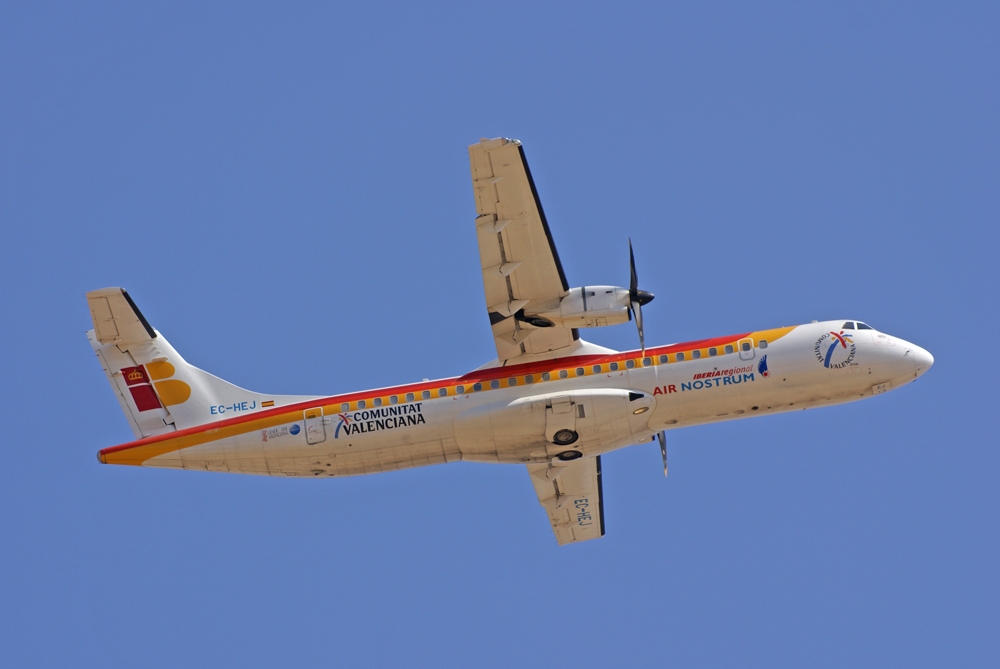 Flugzeugtyp: ATR 72, Fluggesellschaft: Air Nostrum (YW/ANS), Kennzeichen: EC-HEJ, Flughafen: Palma de Mallorca, Datum: 02.August 2007, Bild: Steffen Remmel