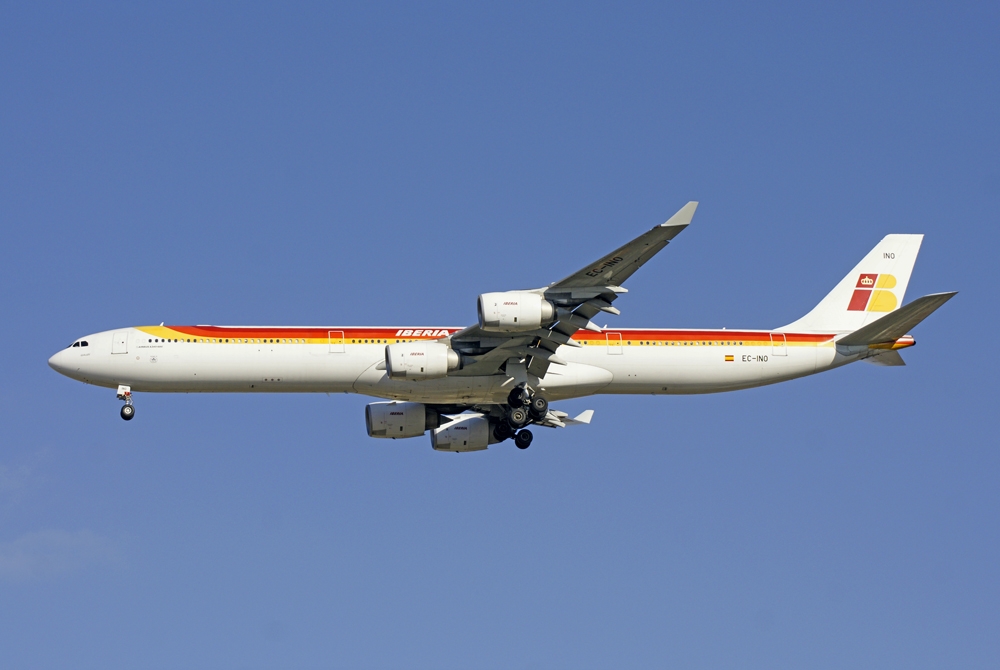 Flugzeugtyp: A340-600, Fluggesellschaft: Iberia (IB/IBE), Kennzeichen: EC-INO, Flughafen: Madrid-Barajas, Datum: 26.Dezember 2008, Bild: Steffen Remmel