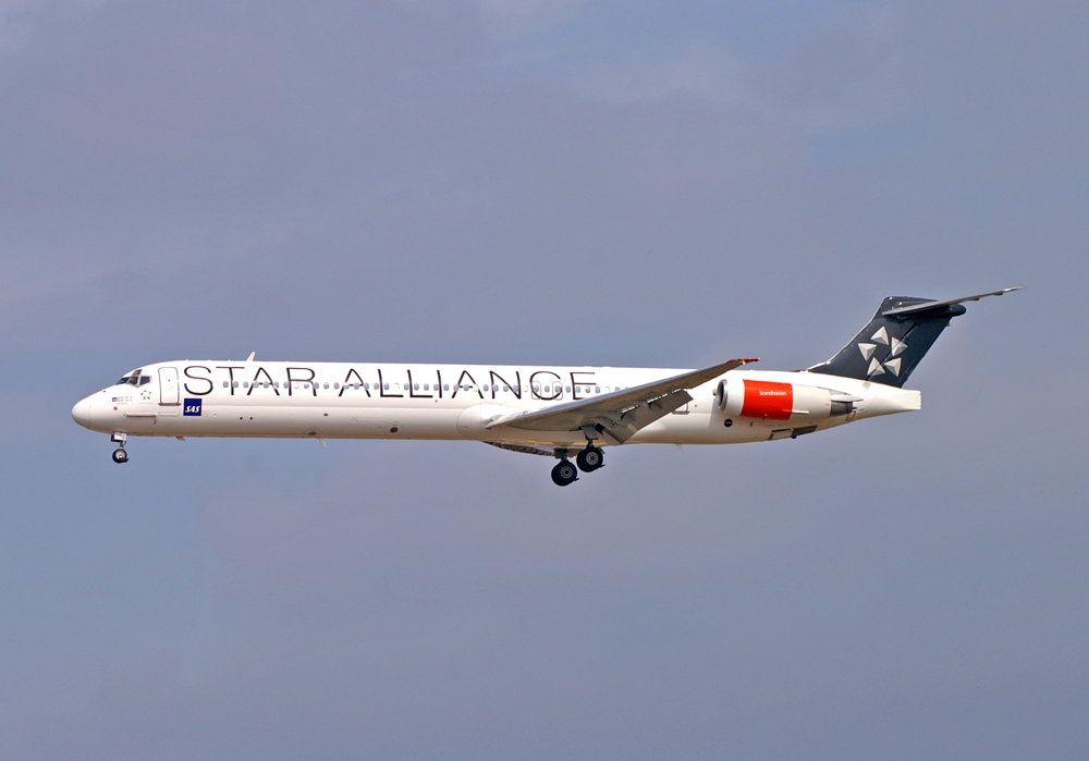 Flugzeugtyp: MD-82, Fluggesellschaft: SAS Scandinavian Airlines (SK/SAS), Kennzeichen: OY-KHE, Flughafen: Kopenhagen, Datum: 22.Juli 2006, Bild: Steffen Remmel