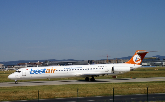 Flugzeugtyp: MD-90, Fluggesellschaft: Bestair (5P/BST), Kennzeichen: , Flughafen: Frankfurt am Main, Datum: 15.Juli 2006, Bild: Steffen Remmel