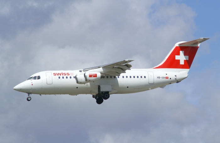 Flugzeugtyp: BAe 146-200 (Avro RJ85), Fluggesellschaft: Swiss International Air Lines (LX/SWR), Kennzeichen: HB-IXH, Flughafen: Frankfurt am Main, Datum: 26.August 2005, Bild: Steffen Remmel