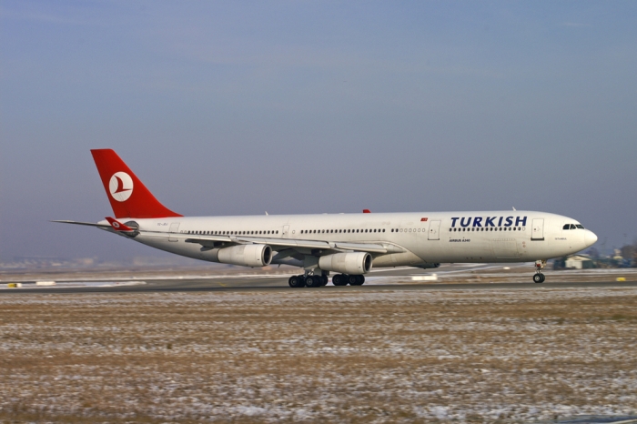 Flugzeugtyp: A340-300, Fluggesellschaft: Turkish Airlines (TK/THY), Kennzeichen: TC-JDJ, Flughafen: Frankfurt am Main, Datum: 28.Januar 2006, Bild: Steffen Remmel
