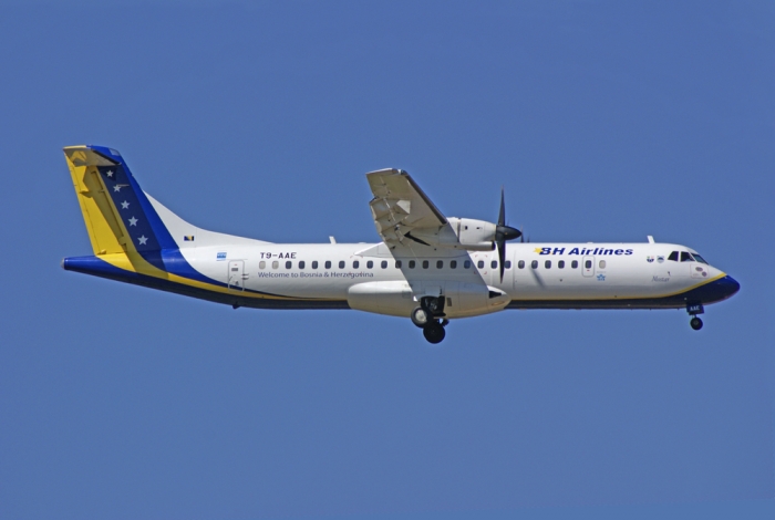 Flugzeugtyp: ATR 72, Fluggesellschaft: B&H Airlines (JA/BON), Kennzeichen: T9-AAE, Flughafen: Frankfurt am Main, Datum: 30.April 2005, Bild: Steffen Remmel
