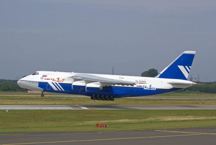 Flugzeugtyp: AN-124, Fluggesellschaft: Polet Aviakompania (YQ/POT), Kennzeichen: RA-82068, Flughafen: Düsseldorf, Datum: 14.Juli 2007, Bild: Steffen Remmel