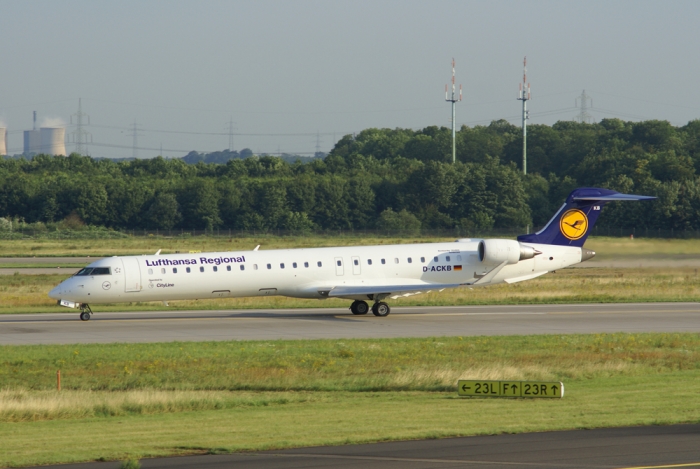 Flugzeugtyp: CRJ900, Fluggesellschaft: Lufthansa CityLine GmbH (CL/CLH), Kennzeichen: D-ACKB, Flughafen: Düsseldorf, Datum: 14.Juli 2007, Bild: Steffen Remmel