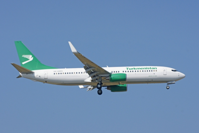 Flugzeugtyp: B737-800, Fluggesellschaft: Turkmenistan Airlines (T5/TUA), Kennzeichen: EZ-A005, Flughafen: Frankfurt am Main, Datum: 30.August 2008, Bild: Steffen Remmel