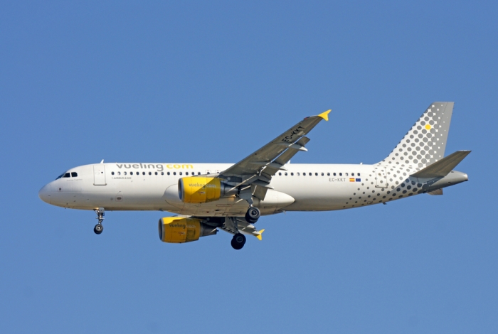 Flugzeugtyp: A320-200, Fluggesellschaft: Vueling Airlines (VY/VLG), Kennzeichen: EC-KKT, Flughafen: Madrid-Barajas, Datum: 26.Dezember 2008, Bild: Steffen Remmel