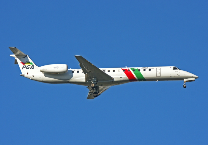 Flugzeugtyp: ERJ 145, Fluggesellschaft: PGA Portugalia Airlines (NI/PGA), Kennzeichen: CS-TPH, Flughafen: Madrid-Barajas, Datum: 02.Mai 2009, Bild: Steffen Remmel