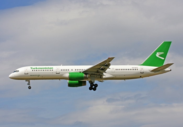 Flugzeugtyp: B757-200, Fluggesellschaft: Turkmenistan Airlines (T5/TUA), Kennzeichen: EZ-A012, Flughafen: London Heathrow Airport, Datum: 04.Juli 2009, Bild: Steffen Remmel