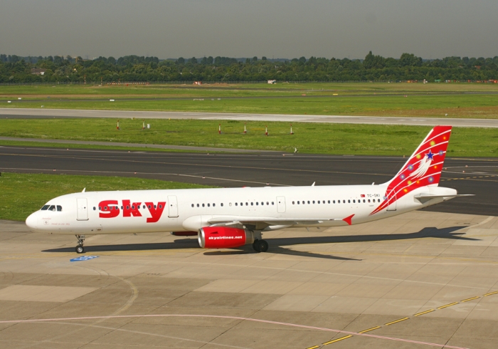 Flugzeugtyp: A321, Fluggesellschaft: Sky Airlines (ZY/SHY), Kennzeichen: TC-SKI, Flughafen: Düsseldorf, Datum: 06.August 2009, Bild: Steffen Remmel