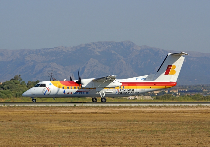 Flugzeugtyp: Q300, Fluggesellschaft: Air Nostrum (YW/ANS), Kennzeichen: PH-DMQ, Flughafen: Palma de Mallorca, Datum: 05.August 2007, Bild: Steffen Remmel