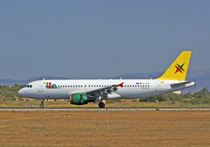 Flugzeugtyp: A320-200, Fluggesellschaft: LTE International Airways, S.A. (XO/LTE), Kennzeichen: EC-JTA, Flughafen: Palma de Mallorca, Datum: 05.August 2007, Bild: Steffen Remmel