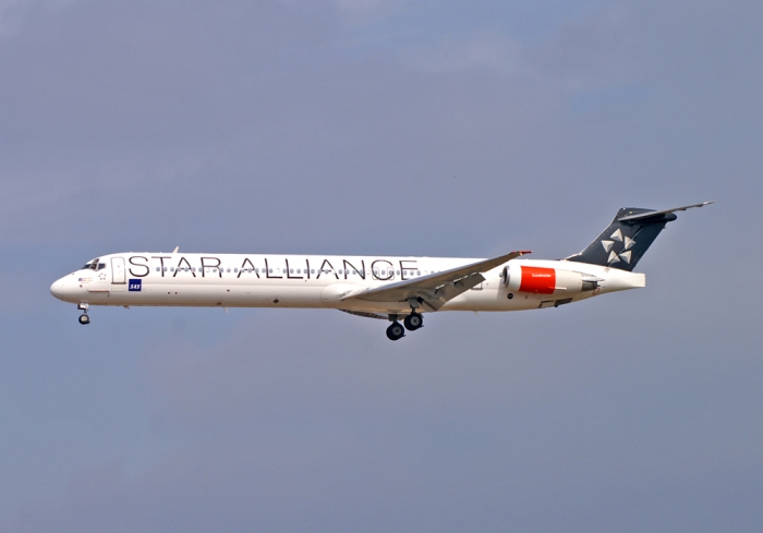 Flugzeugtyp: MD-82, Fluggesellschaft: SAS Scandinavian Airlines (SK/SAS), Kennzeichen: OY-KHE, Flughafen: Kopenhagen, Datum: 22.Juli 2006, Bild: Steffen Remmel