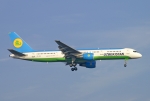 Flugzeugtyp: B757-200, Fluggesellschaft: Uzbekistan Airways (HY/UZB), Kennzeichen: VP-BUJ, Flughafen: Frankfurt am Main, Datum: 15.Oktober 2005, Bild: Steffen Remmel