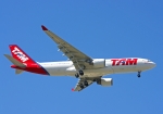 Flugzeugtyp: A330-200, Fluggesellschaft: TAM (KK/TAM), Kennzeichen: PT-MVP, Flughafen: Madrid-Barajas, Datum: 02.Mai 2009, Bild: Steffen Remmel