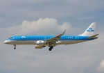 Flugzeugtyp: ERJ 190, Fluggesellschaft: KLM cityhopper (WA/KLC), Kennzeichen: PH-EZL, Flughafen: Frankfurt am Main, Datum: 31.Juli 2010, Bild: Steffen Remmel